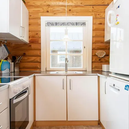 6 Person In Hovborg-by Traum