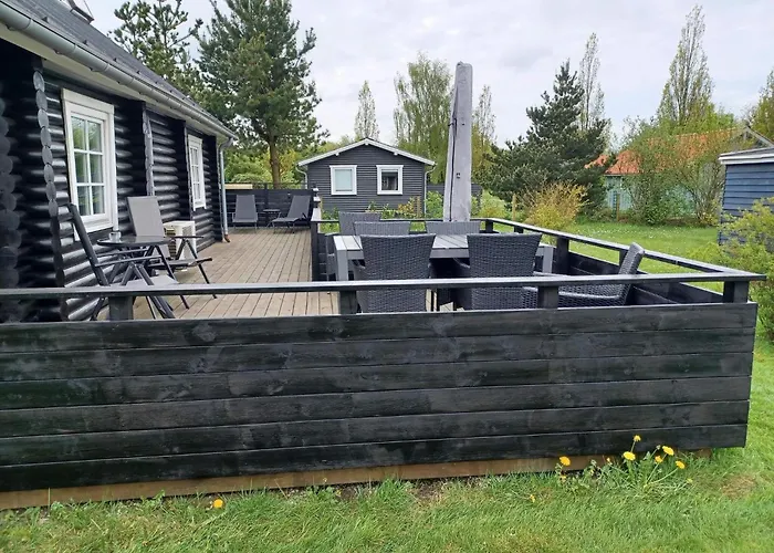6 Person In Hovborg-by Traum